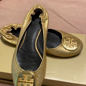 Gently used Tory Burch flats!! Reposhing